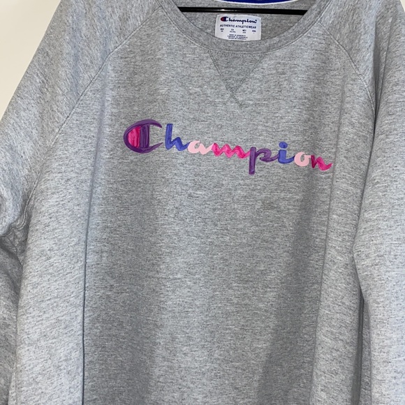 Sweatshirt. Champion. - Picture 6 of 8
